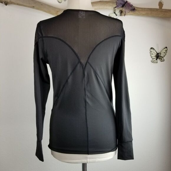 Black compression exercise top with mesh panels - Picture 3 of 7